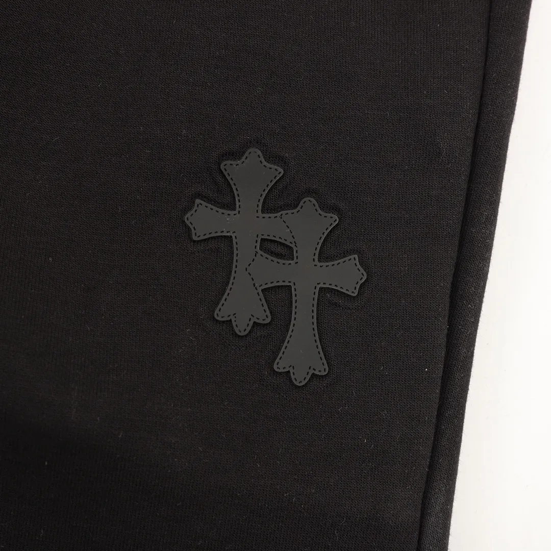 🅿️290 Chrome Hearts/Chrome Hearts cross-patch embroidered shorts. Original purchased from Hong Kong National Specialty Co., Ltd. 8700. The fabric is made of 330 grams of cotton, soft and comfortable to the touch. Garment washing process, imported TAJIMA machine positioning embroidery, custom sterling silver curved buckles, pure hand stitching, customized accessories. Products from large factories test workmanship. The upper body is comfortable and natural. Compare workmanship details to counters. Instant sale of market version. Size: S-L